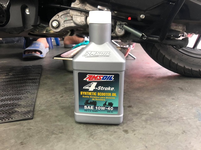 Amsoil 10w40 synthetic scooter - 2