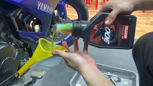 Tổng hợp dầu nhớt giảm hao xăng cho xe côn tay yamaha exciter 150 - 3