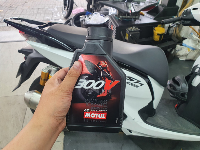 Motul 300v factory line 10w40 1l - 5