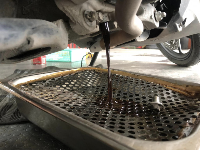 Xe tay ga honda beat 110 chạy roda thì thay nhớt như thế nào - 2