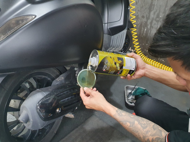 Vespa sprint thay nhớt eni i-ride scooter 5w40 có tốt không - 3
