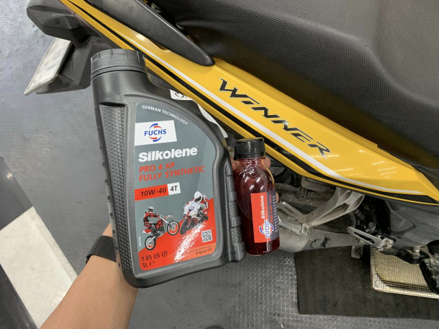 Xe r15 thay nhớt bao nhiêu lít - 6