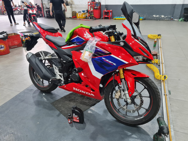 Dung tích nhớt xe honda cbr150r bao nhiêu nên thay loại nào tốt - 2