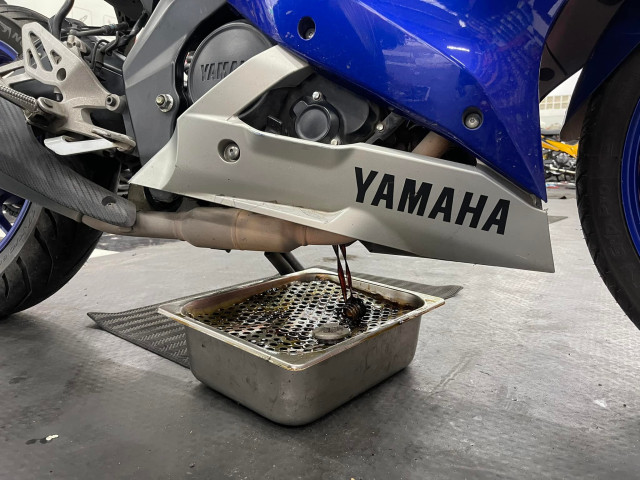Dung tích nhớt xe yamaha r15 bao nhiêu nên thay loại nào tốt - 2