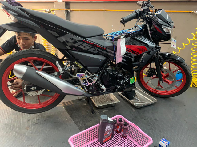 Dung tích nhớt xe suzuki satria bao nhiêu nên thay loại nào tốt - 2