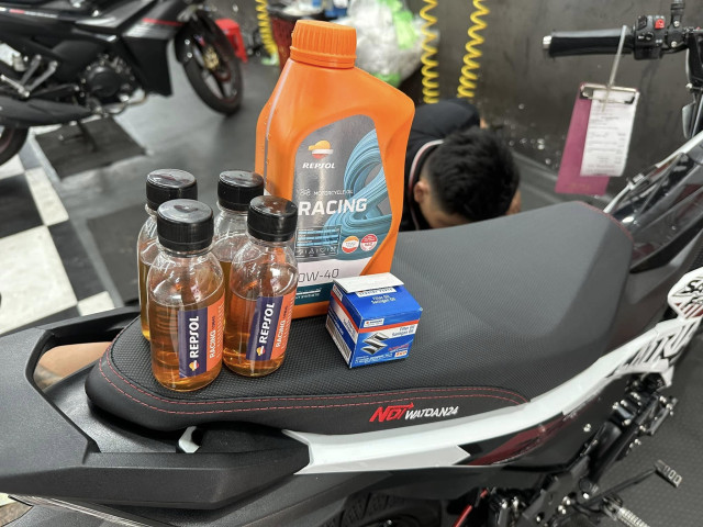 Dung tích nhớt xe suzuki satria bao nhiêu nên thay loại nào tốt - 5