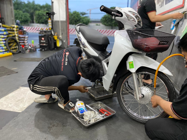 Xe máy bị ngập nước thì nên thay gì - 2