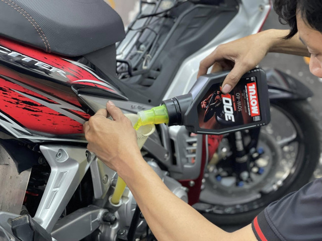 Motul 300v racing road 10w40 1l - 3