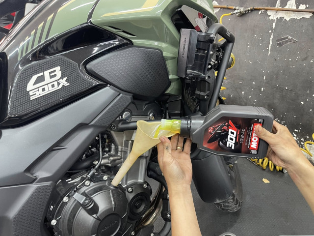 Motul 300v racing road 10w40 1l - 2