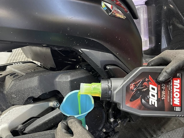 Motul 300v racing road 10w40 1l - 5