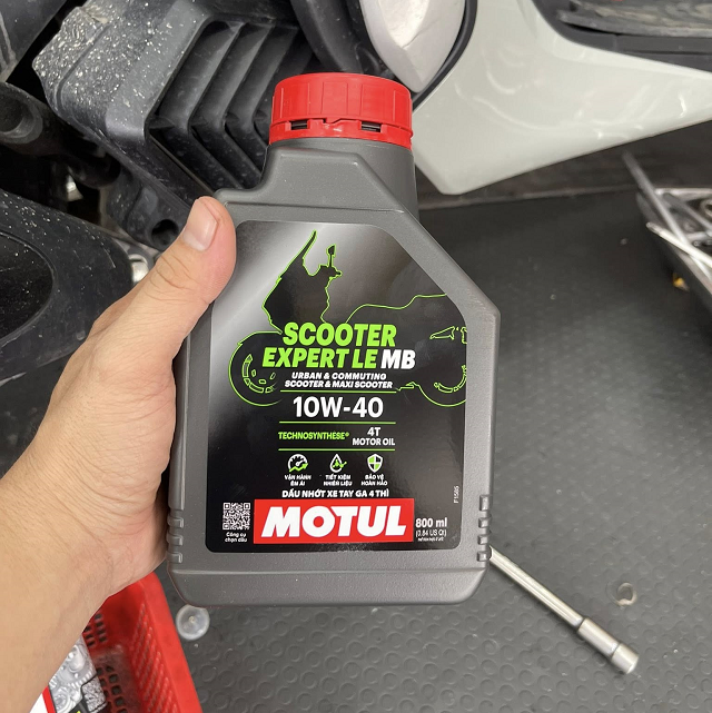 Motul scooter expert le 10w40 08l - 1