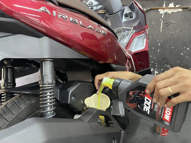 Ab 160 thay nhớt motul 300v racing road có tốt không - 3