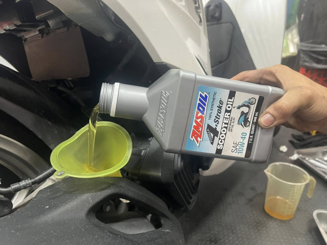 Amsoil 10w40 synthetic scooter - 3