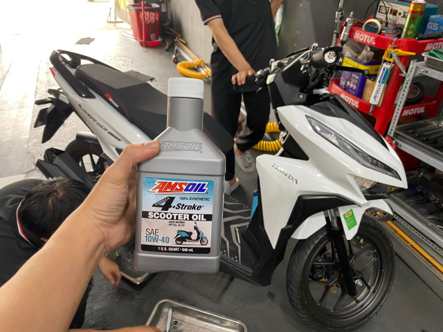 Amsoil 10w40 synthetic scooter - 2