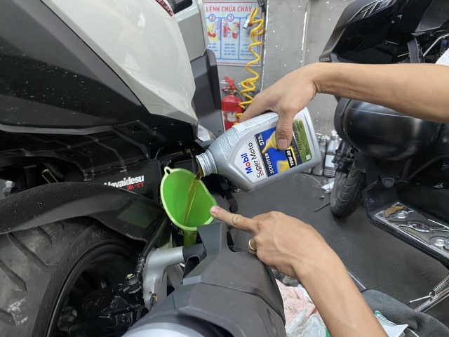 Mobil super moto scooter 10w30 800ml - 3