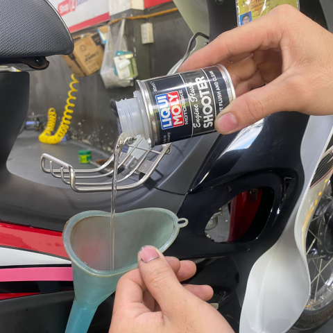 Dung dịch súc rửa động cơ Liqui Moly Engine Flush