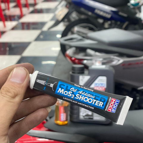 Phụ gia nhớt động cơ MOS2 Shooter Liqui Moly