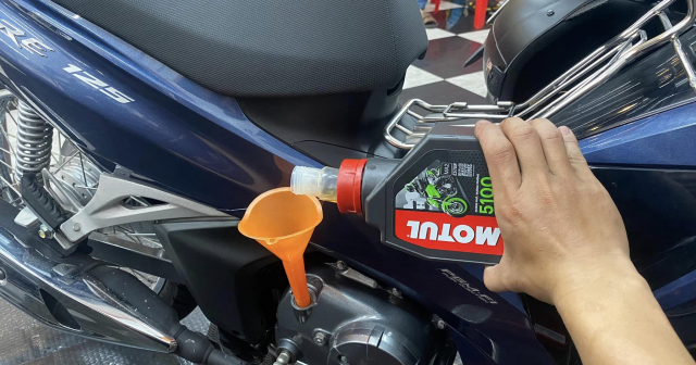 Nhớt Motul 5100 10W30 cho xe số có tốt không?